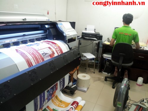 Công ty In Nhanh thực hiện in ấn sản phẩm poster từ chất liệu PP bằng máy phun in khổ lớn Nhật Bản cho độ mịn và chất lượng thành phẩm cao